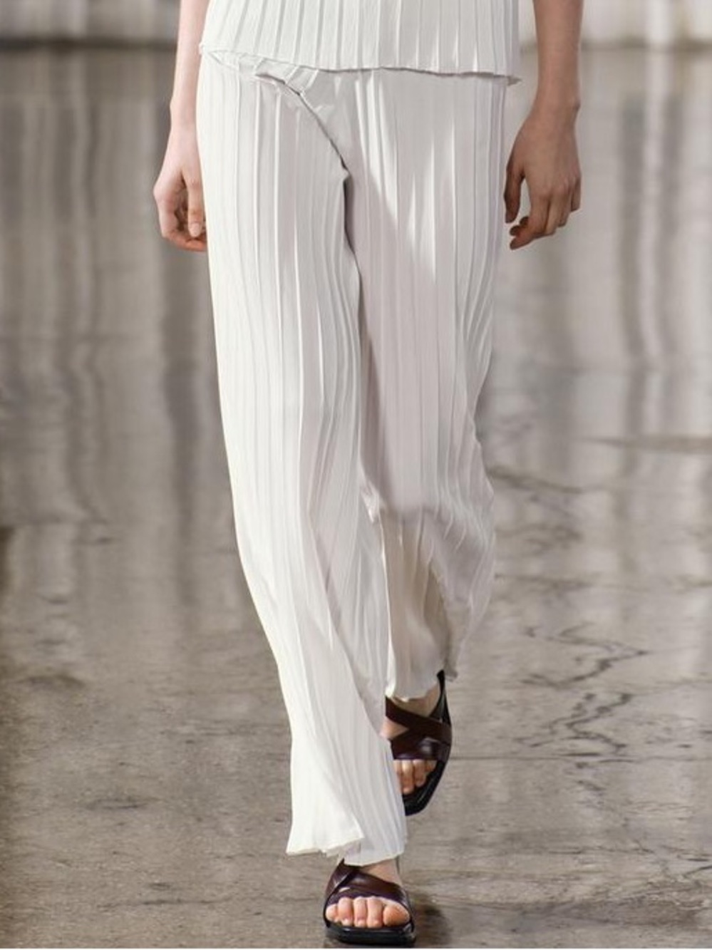 Zara pleated white pants